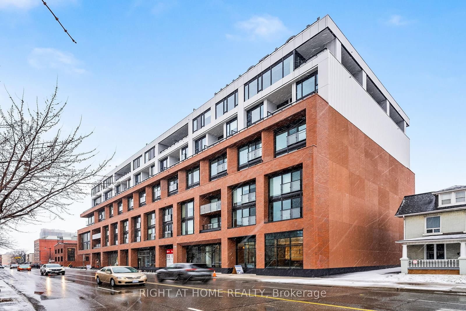 #520 - 2720 Dundas Street