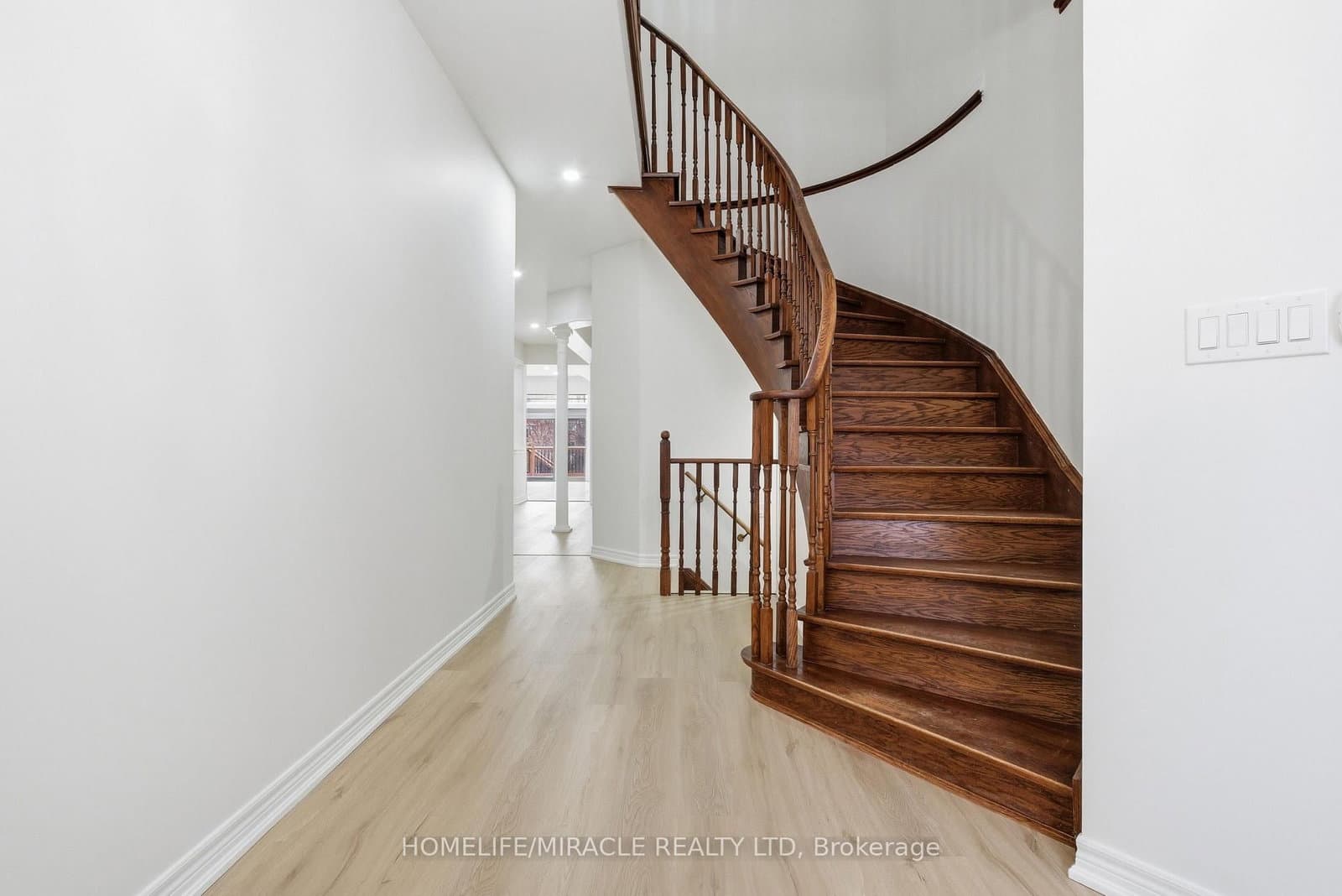 71 Skyvalley Drive - Image 3
