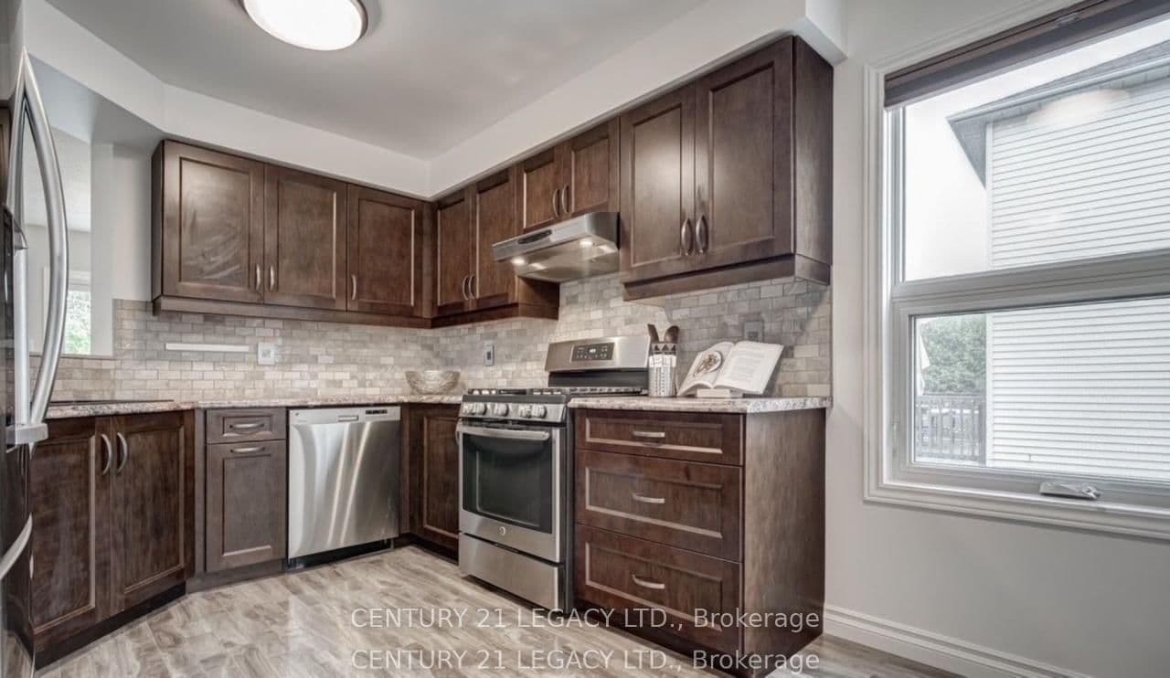 339 Lewis Drive W, Unit Upper - Image 4