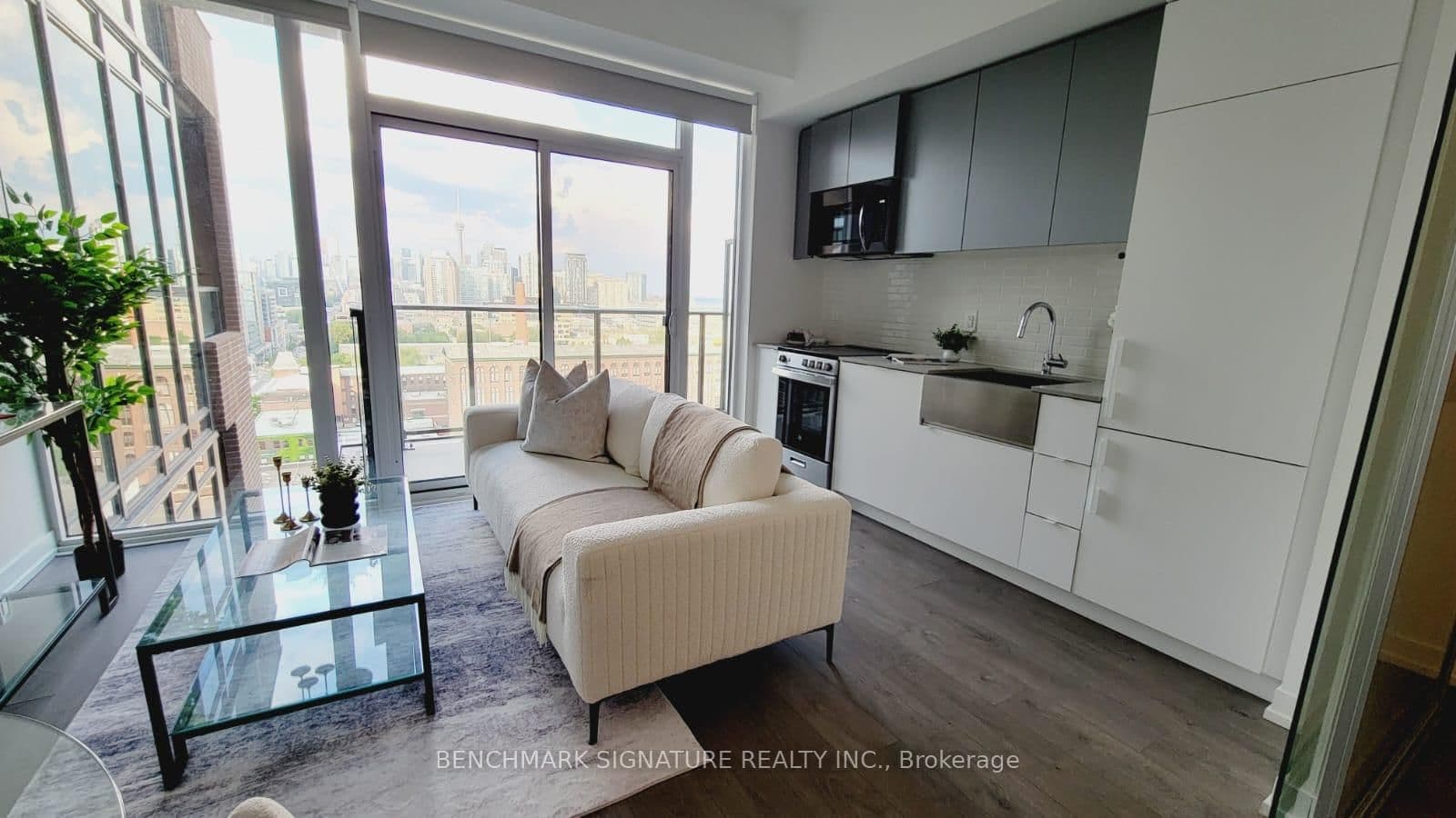 270 Dufferin Street, Unit LPH 18 - Image 4