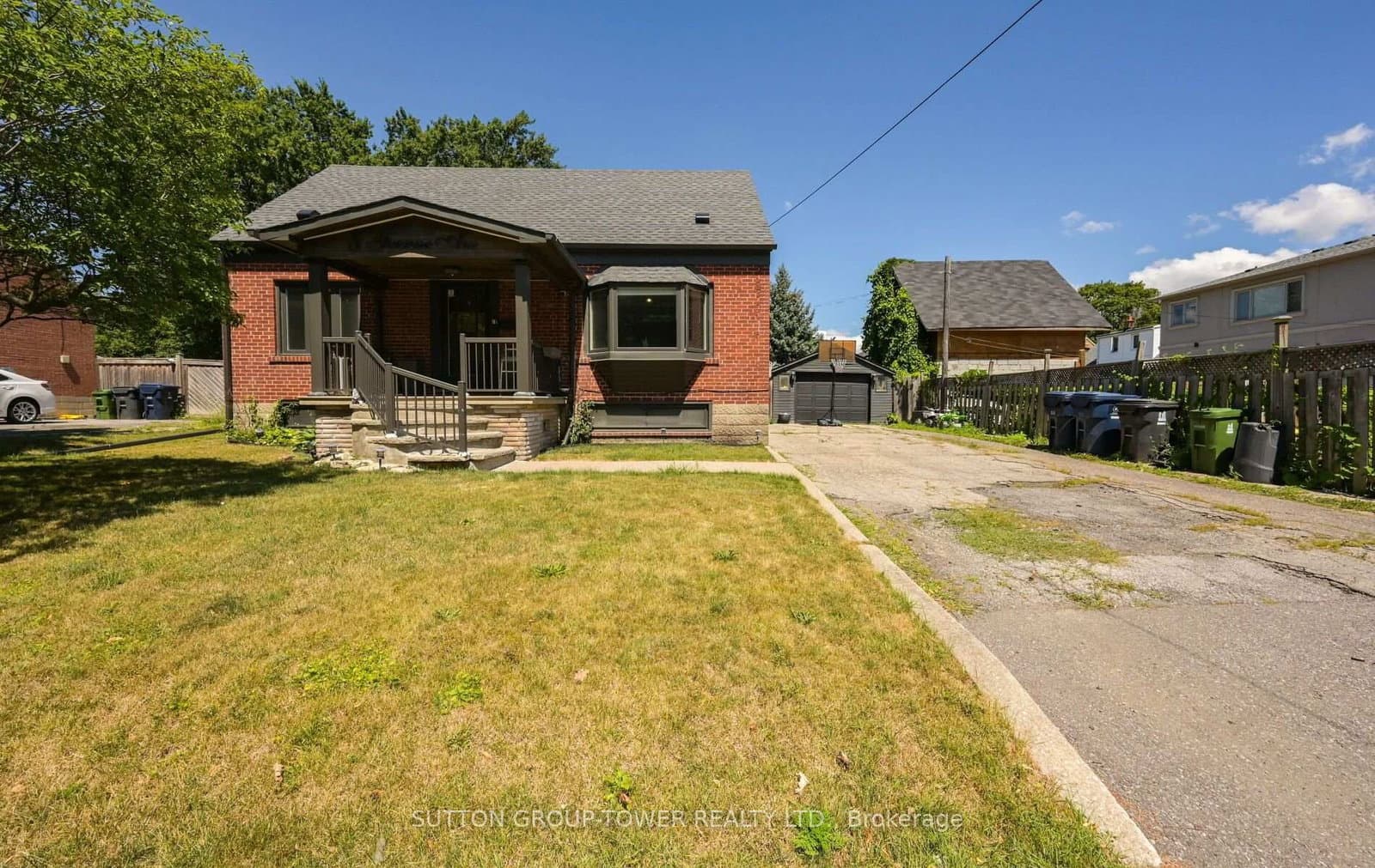 8 Yvonne Avenue N - Image 1