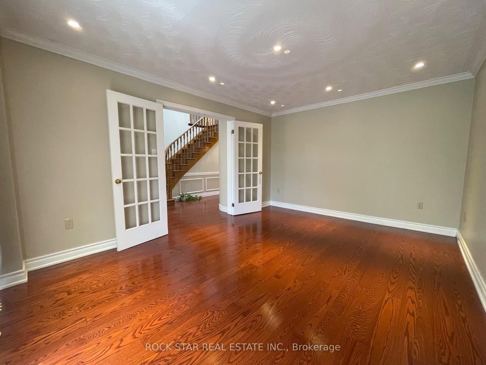 106 Milbourne Crescent - Image 5