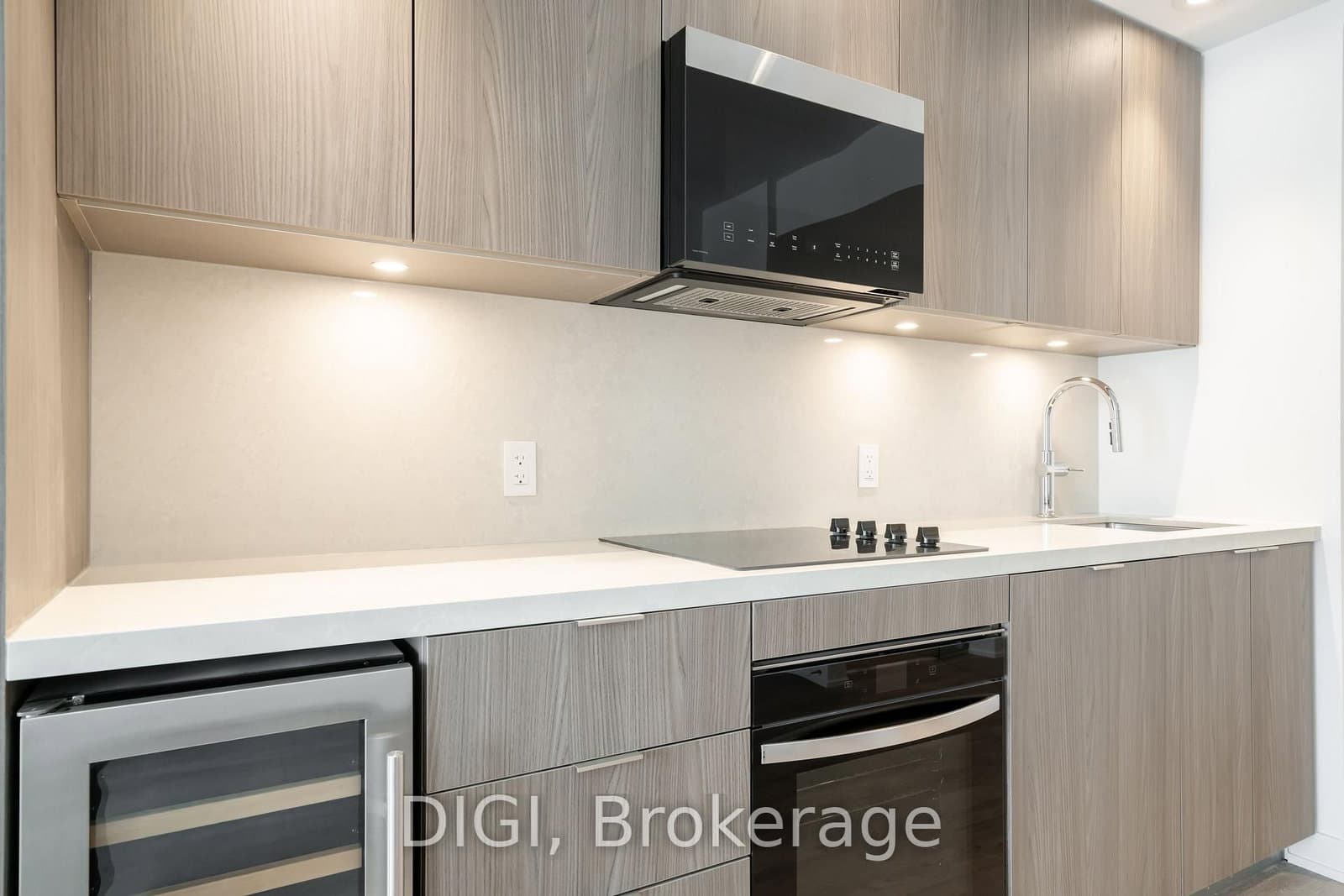 485 Perth Avenue, Unit E725 - Image 6
