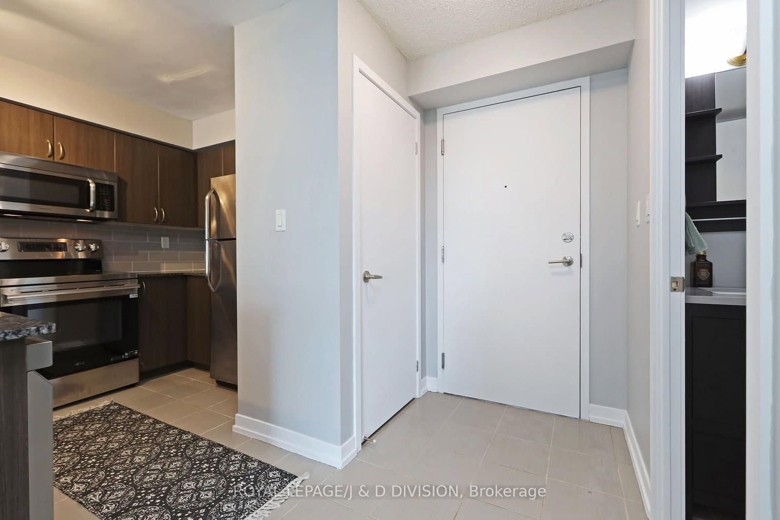 816 Lansdowne Avenue, Unit 511 - Image 2