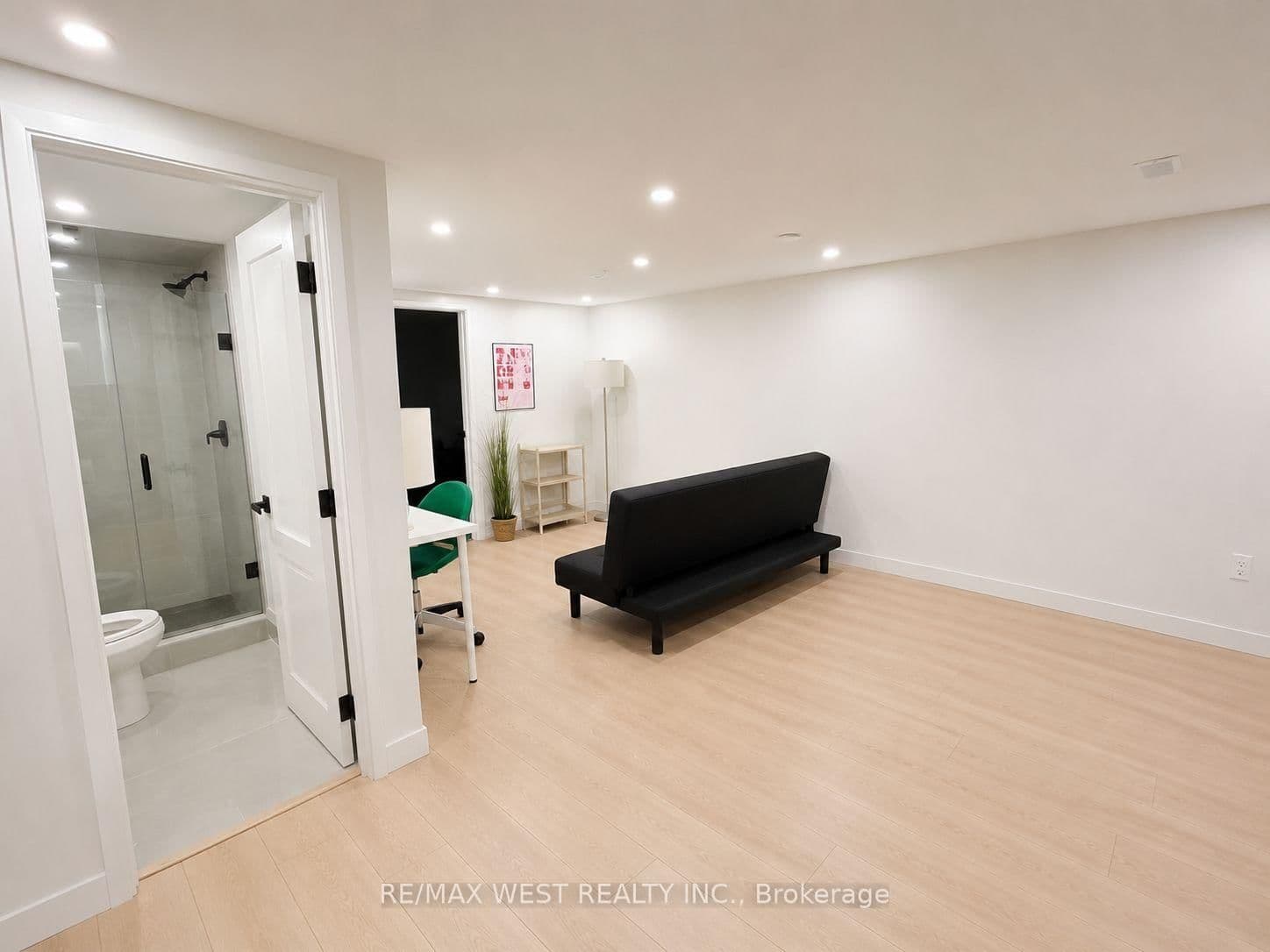 202 Perth Avenue, Unit 5 - Image 4
