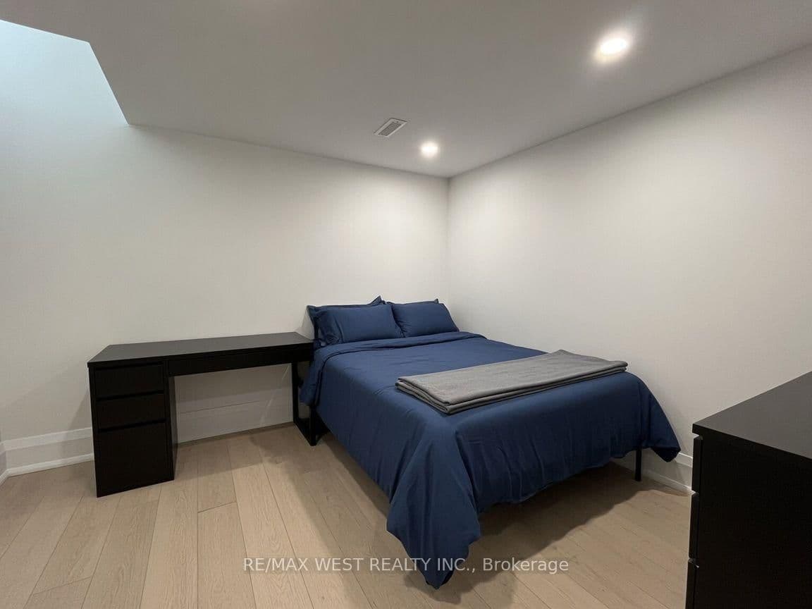 202 Perth Avenue, Unit 5 - Image 5