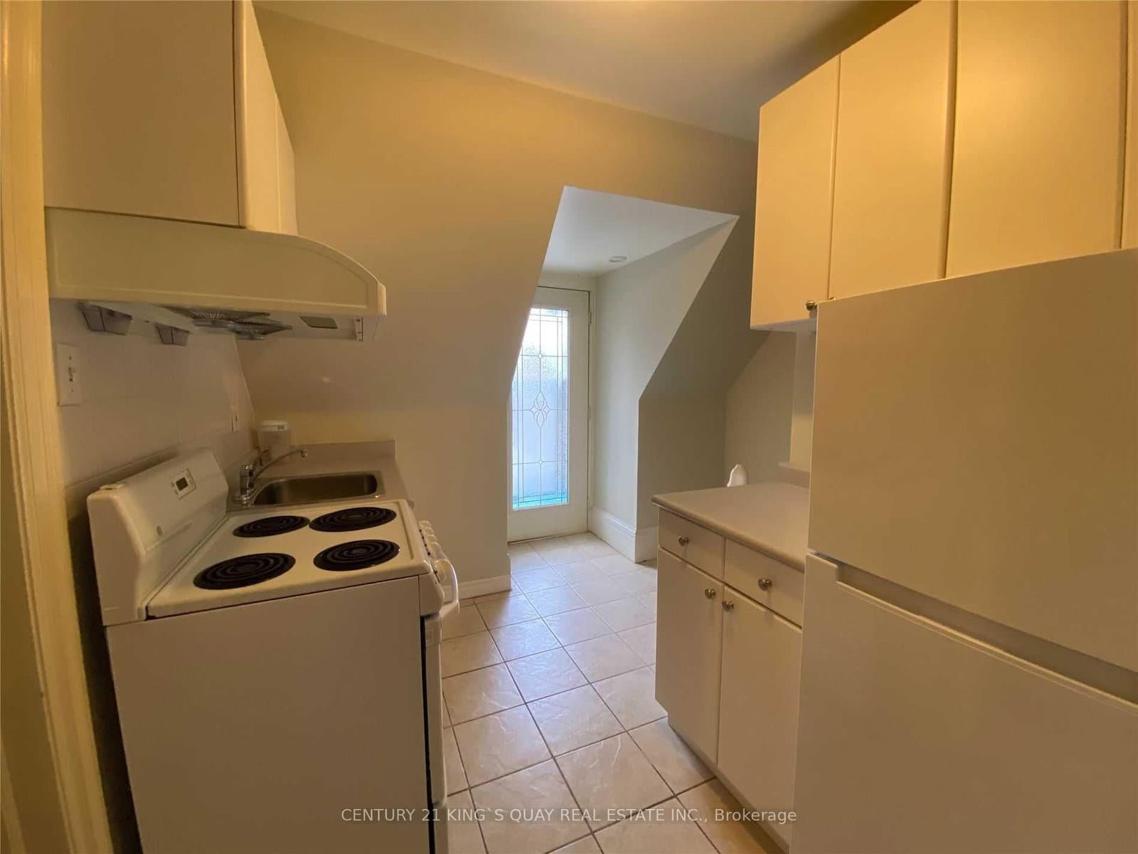 154 Sorauren Avenue, Unit 3rd Flr - Image 4