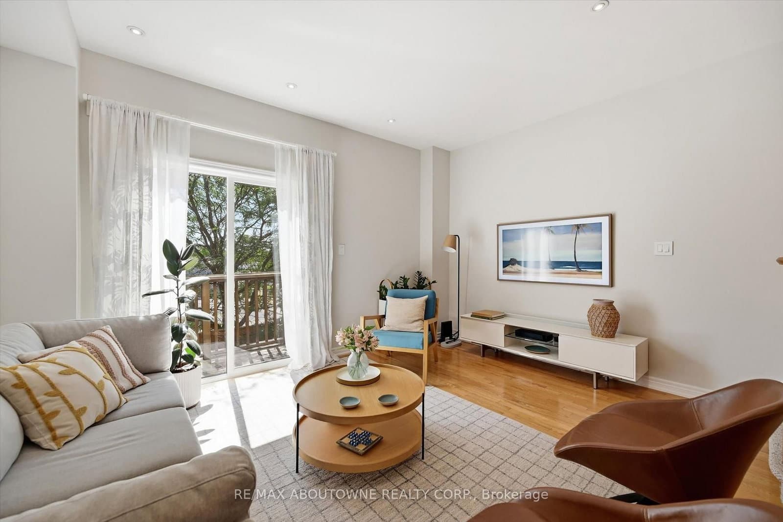678 Rowley Common - Image 2