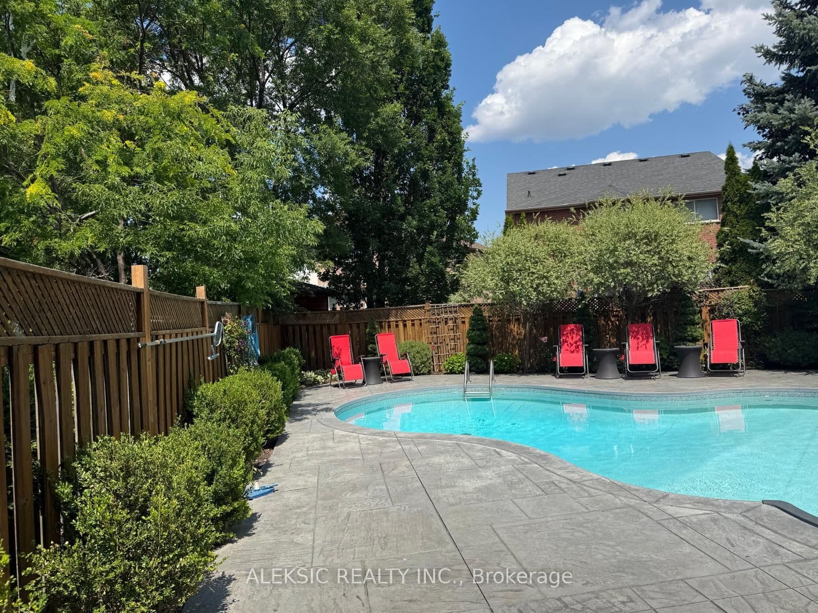 33 Hillpath Crescent - Image 4