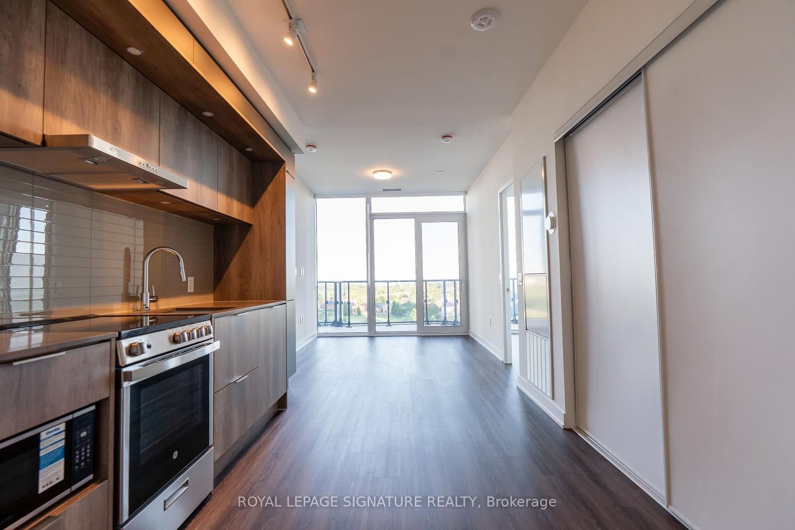 448 Burnhamthorpe Road W, Unit 612 - Image 2