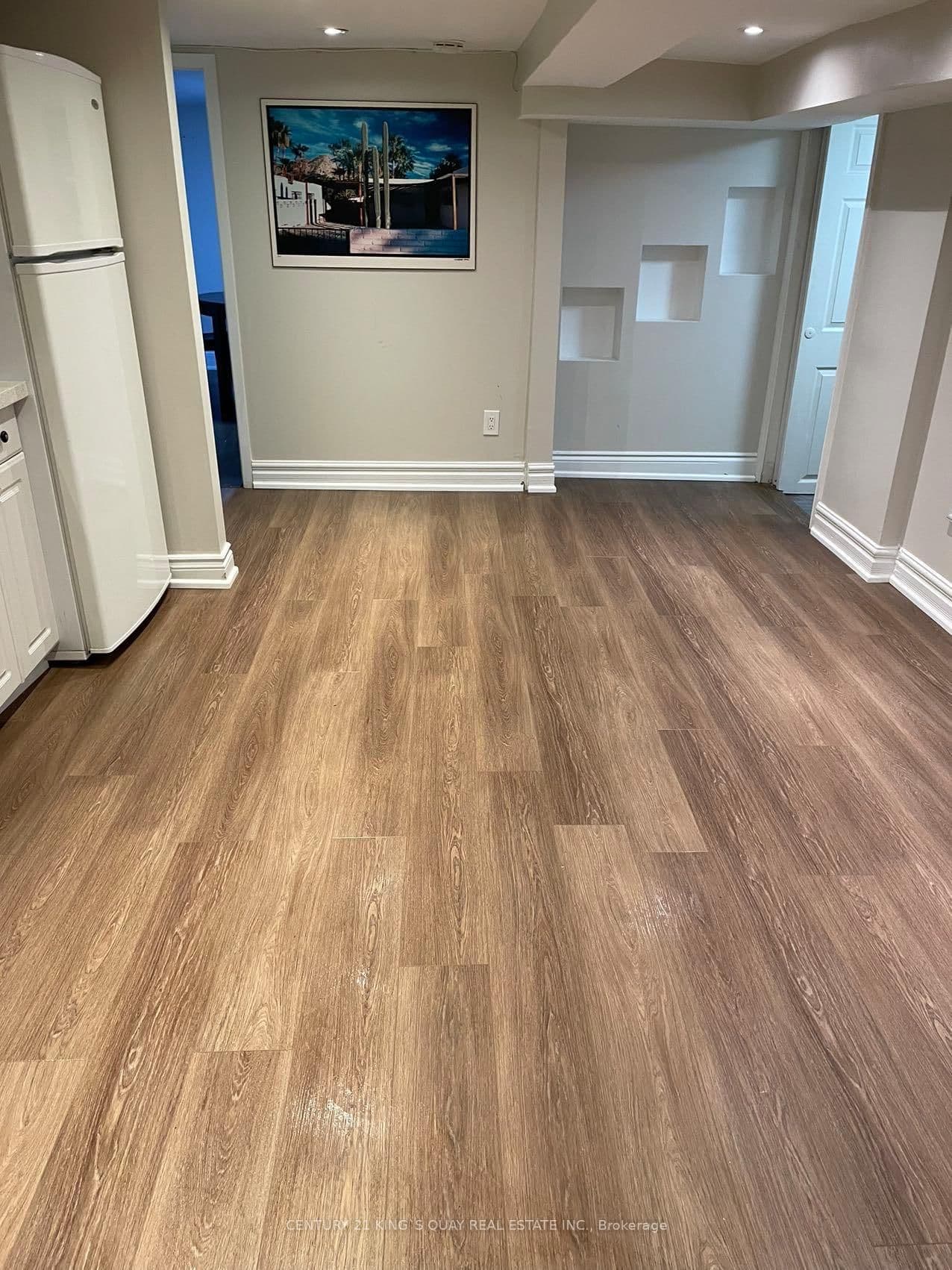 154 Sorauren Avenue, Unit Lower - Image 1