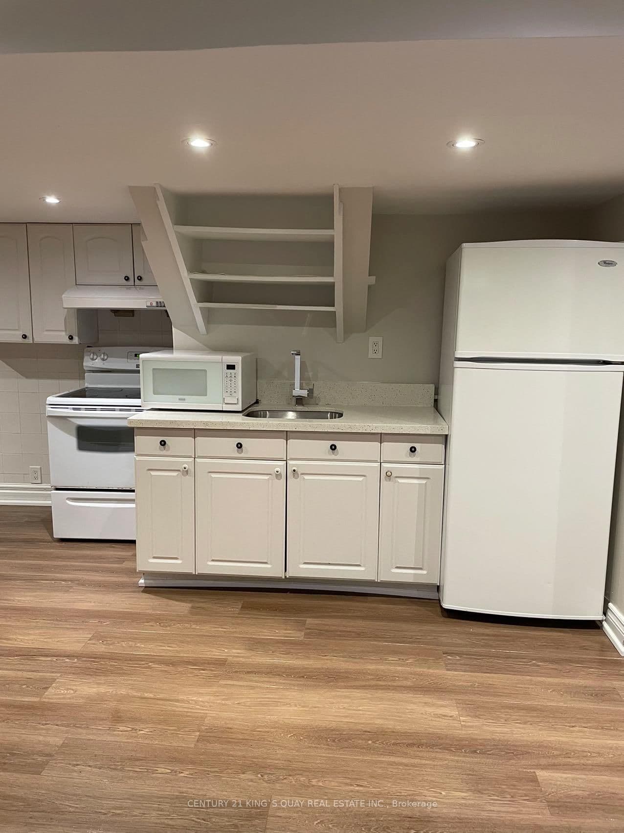 154 Sorauren Avenue, Unit Lower - Image 5