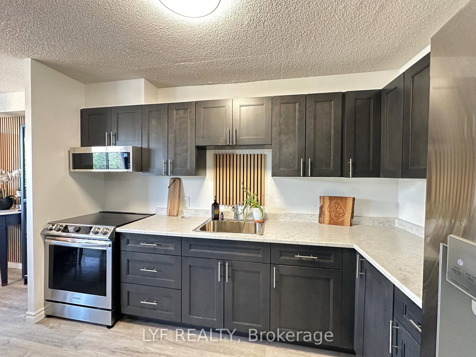 81 MILLSIDE Drive, Unit 401 - Image 6