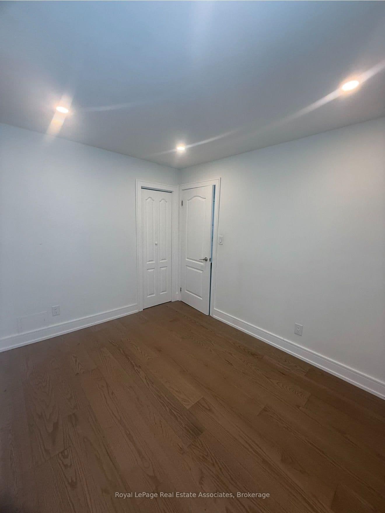 237 Lakeshore Road E, Unit 4 - Image 6