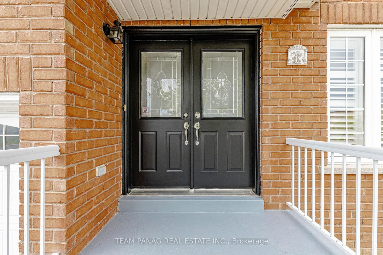 233 Queen Mary Drive - Image 4