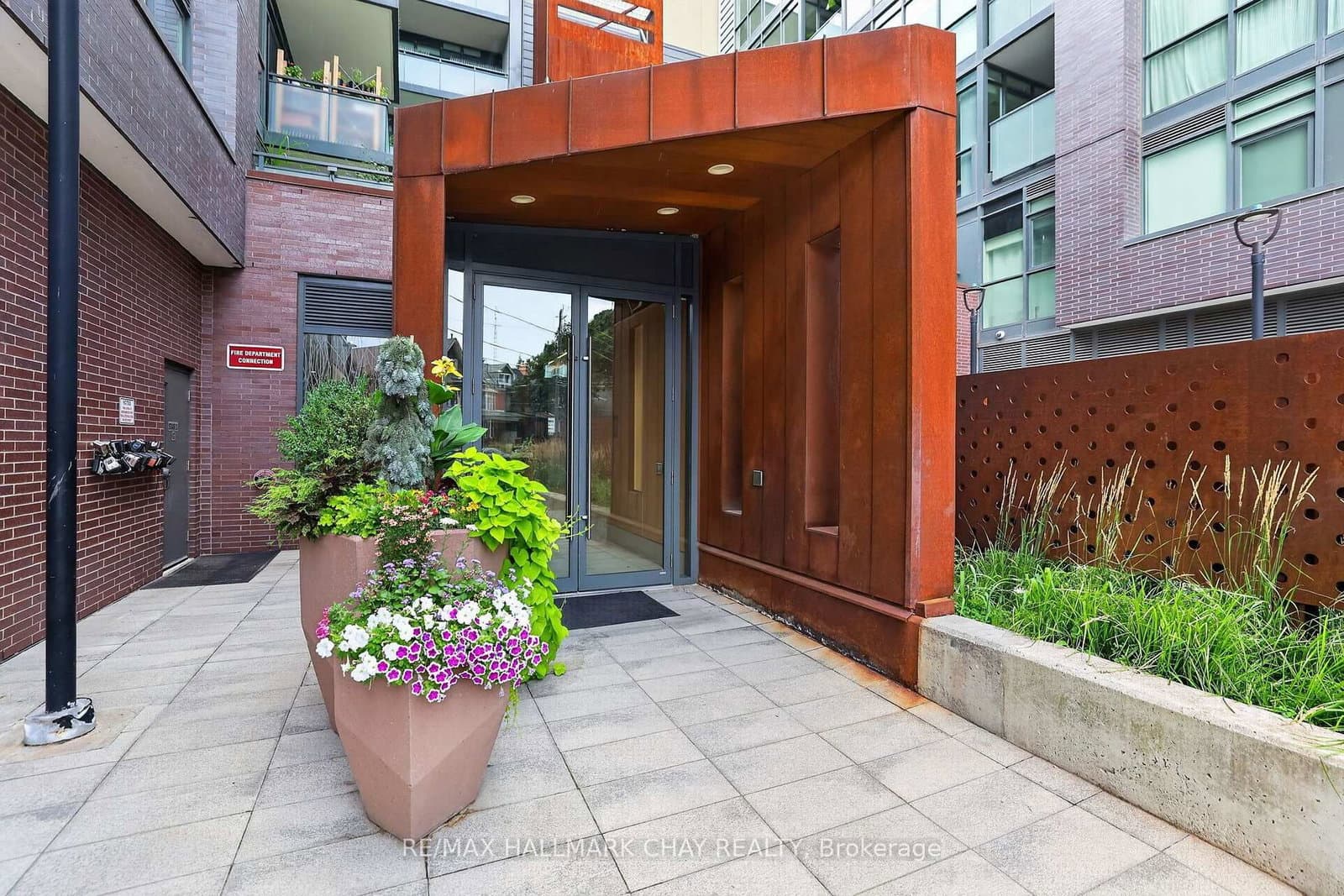 38 Howard Park Avenue, Unit 523 - Image 4