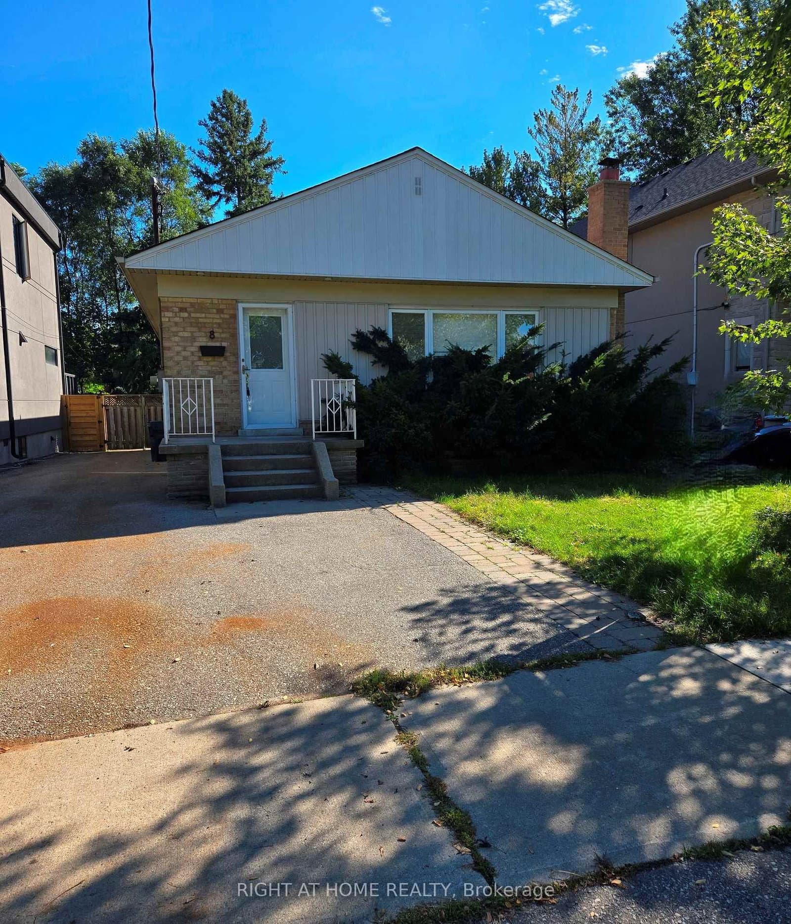 8 Northampton Drive - Image 1
