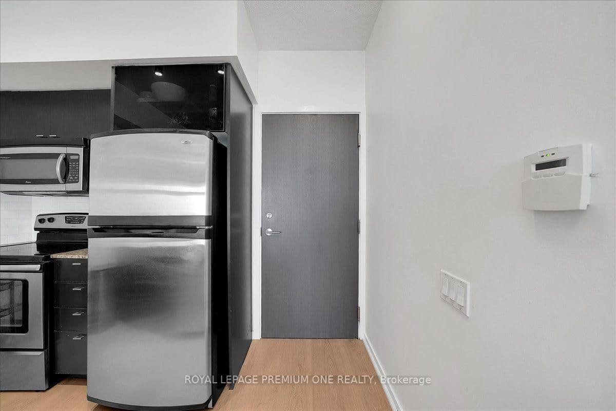 103 The Queensway, Unit 901 - Image 4