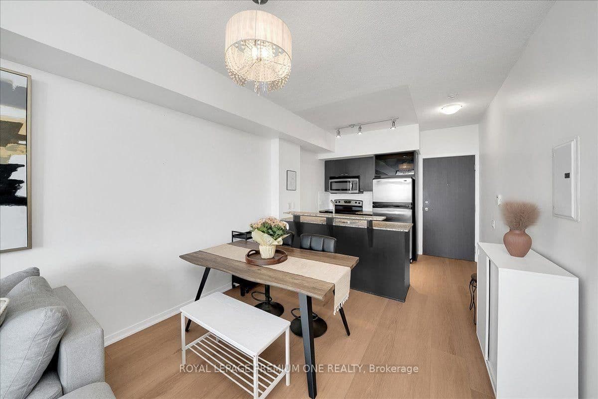103 The Queensway, Unit 901 - Image 5