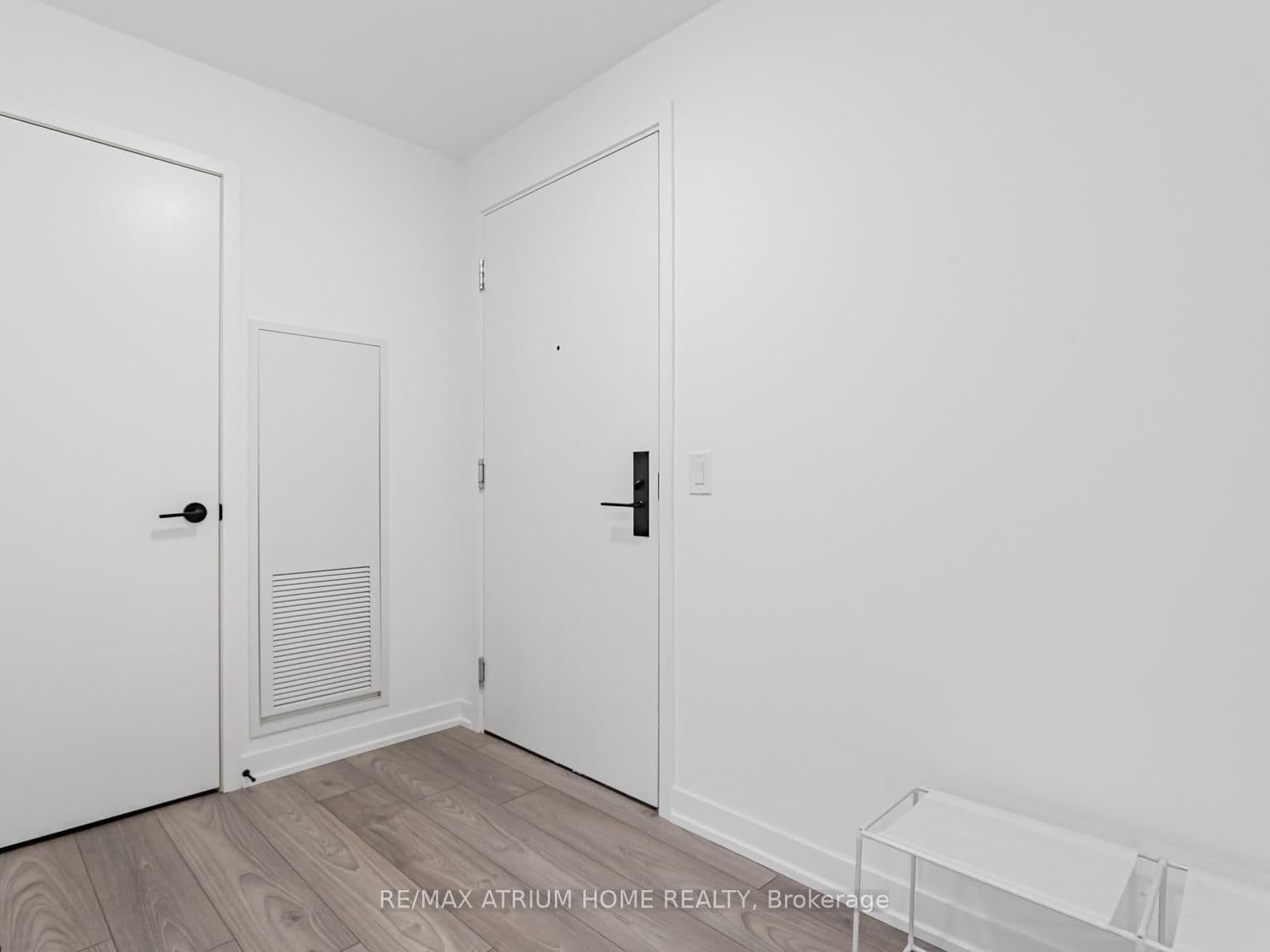 285 Dufferin Street, Unit 827 - Image 5
