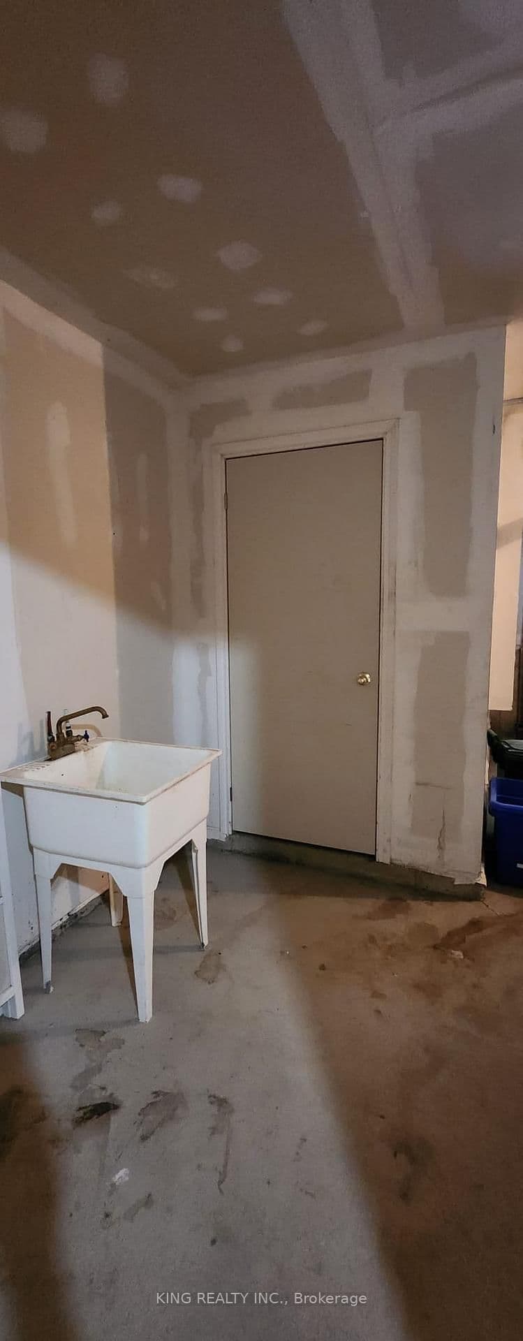 86 Magdalene Crescent S - Image 6