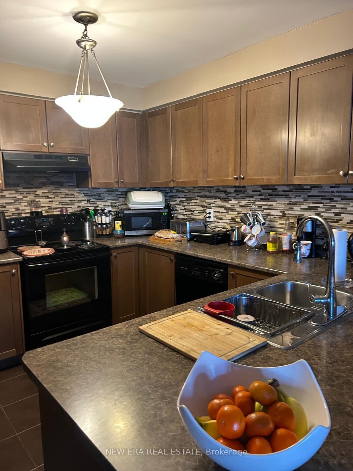 225 Schreyer Crescent - Image 2