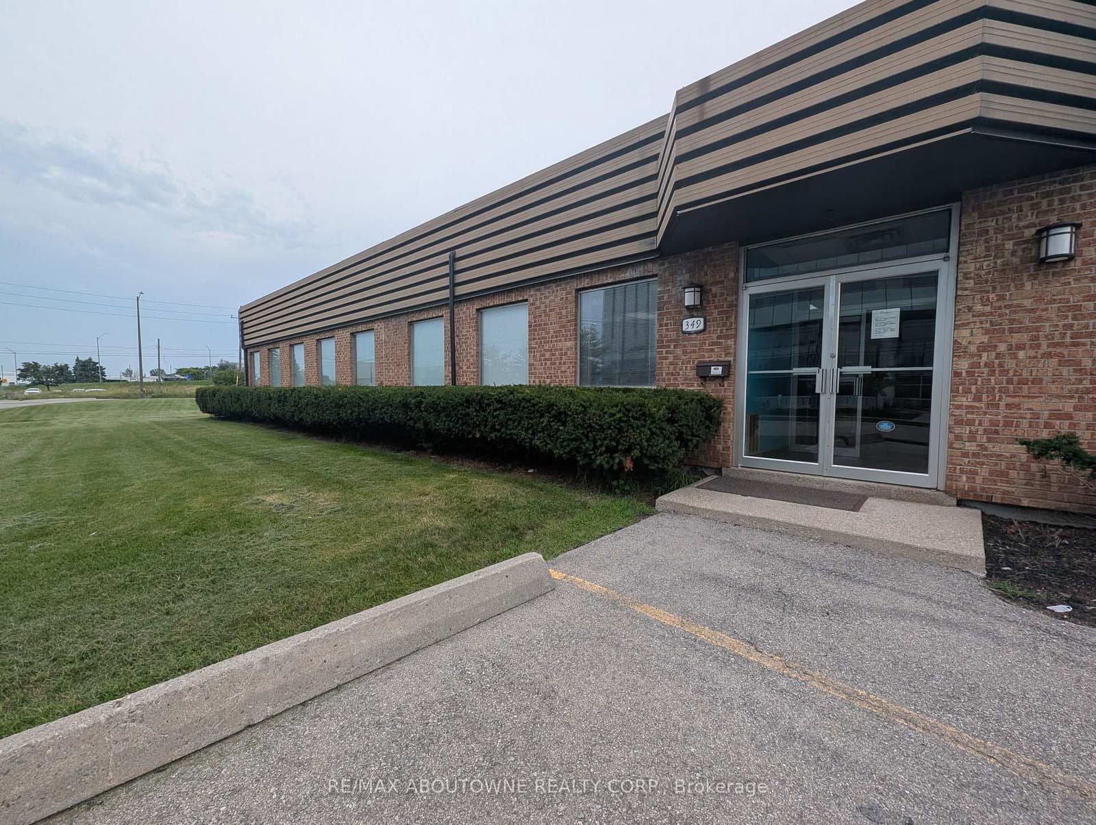 349 Davis Road - Image 3