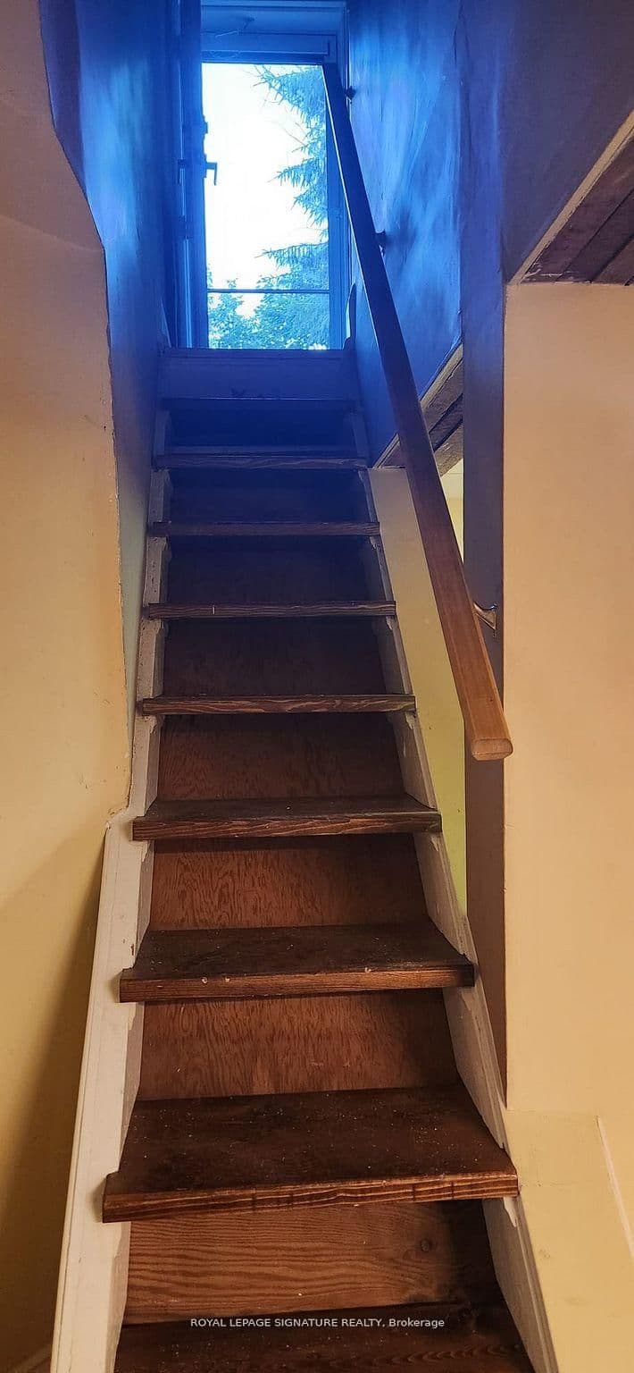 9 Mohawk Avenue, Unit Lower - Image 2