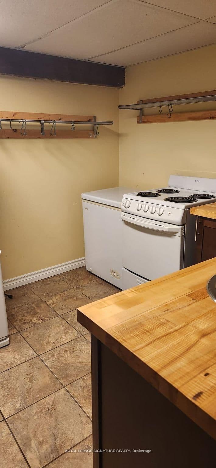 9 Mohawk Avenue, Unit Lower - Image 3