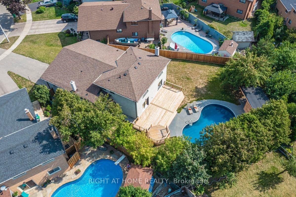 690 Hillman Crescent - Image 3