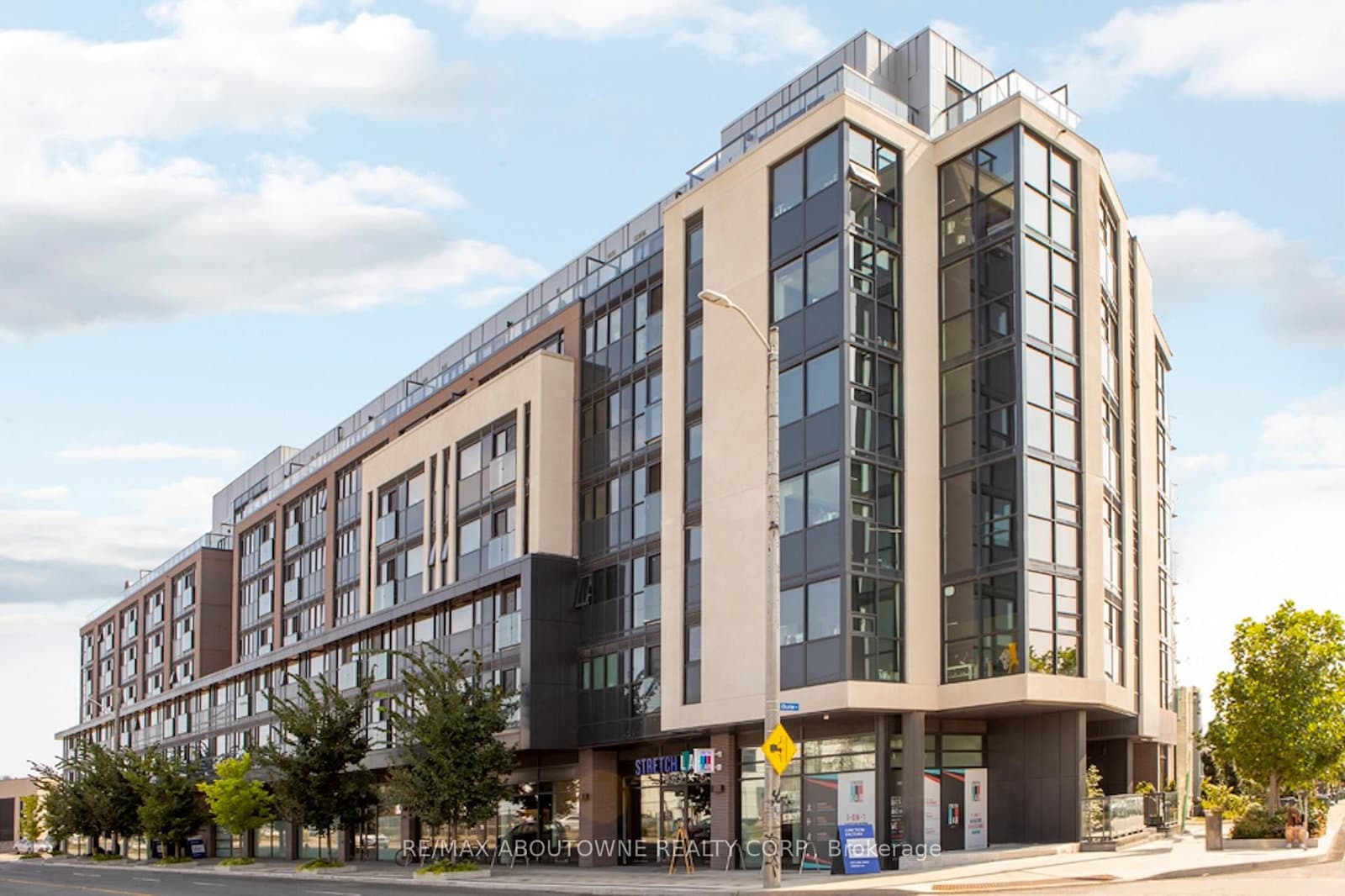 3385 Dundas Street W, Unit 521 - Image 1