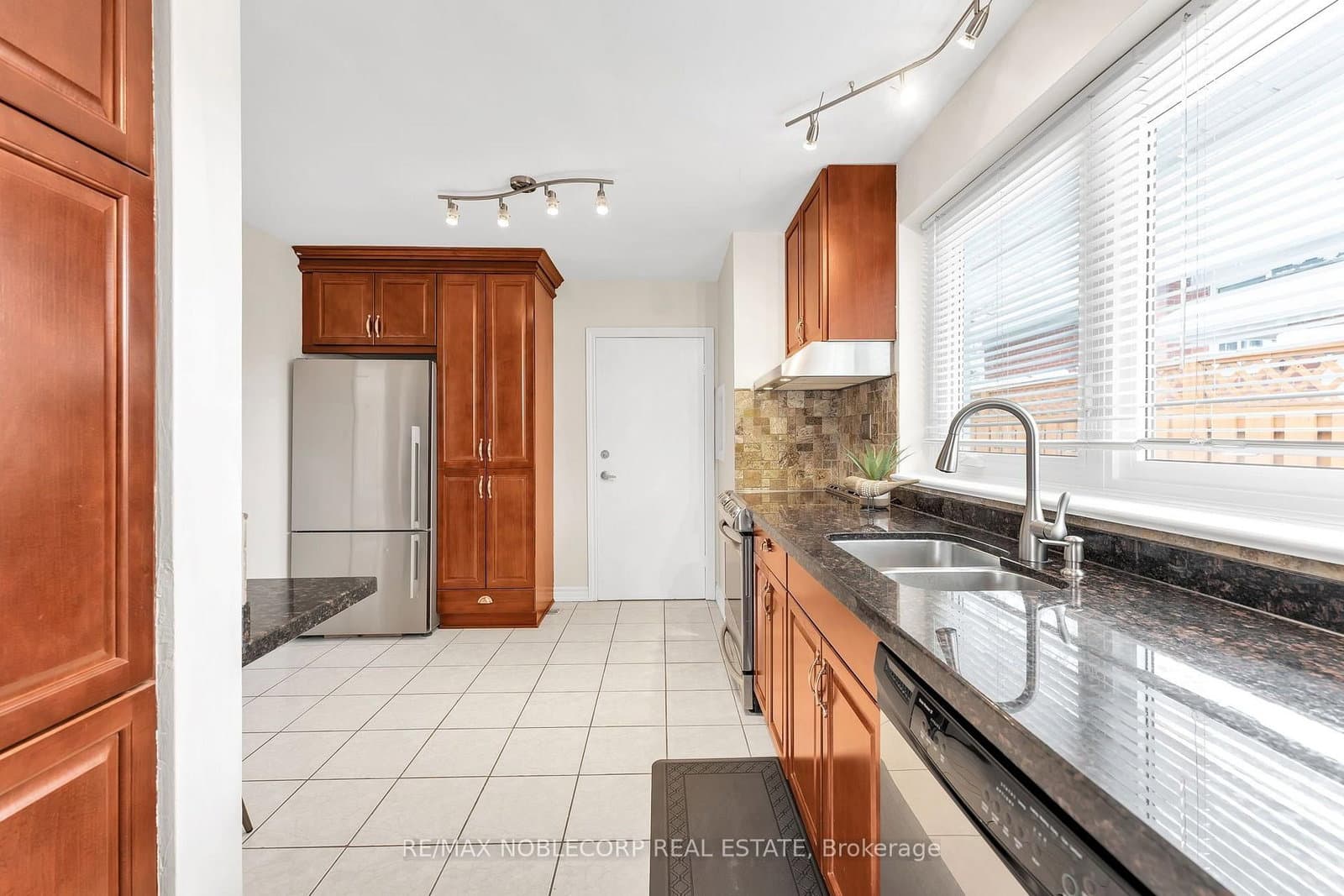 4230 Bloor Street W - Image 6