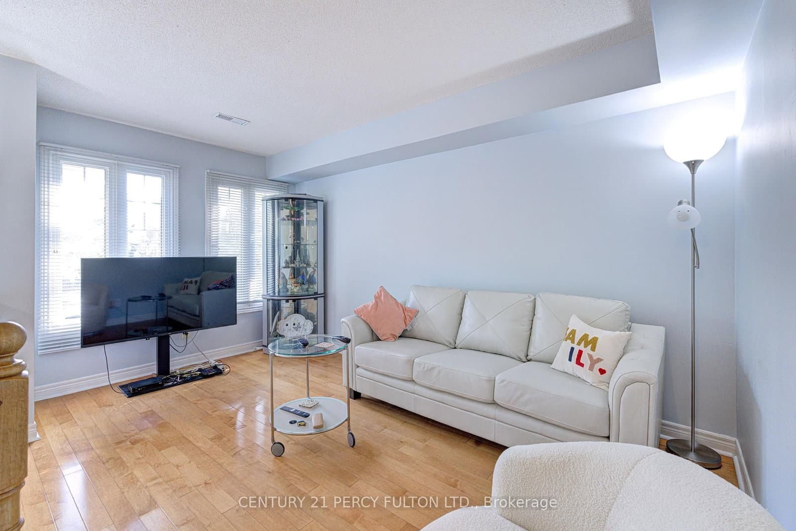 800 Dundas Street W, Unit 17 - Image 2