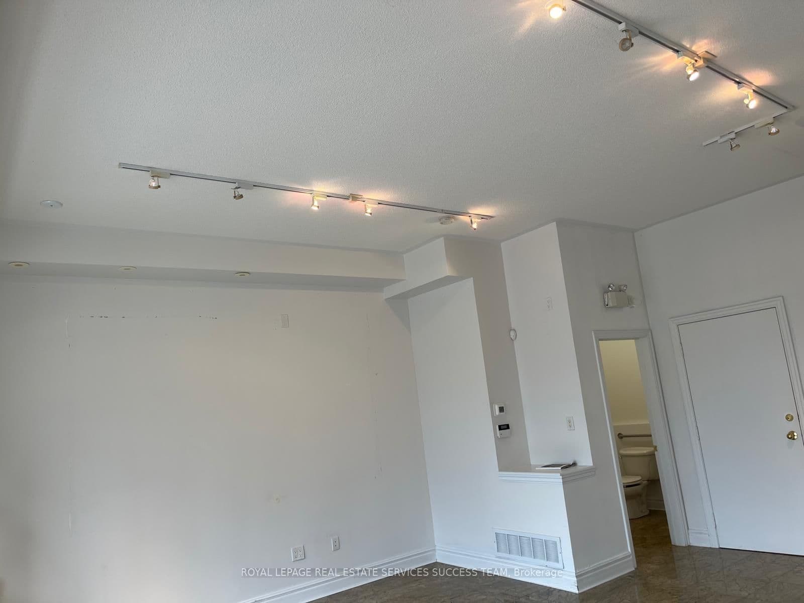 167 Lakeshore Road E, Unit 12 - Image 2