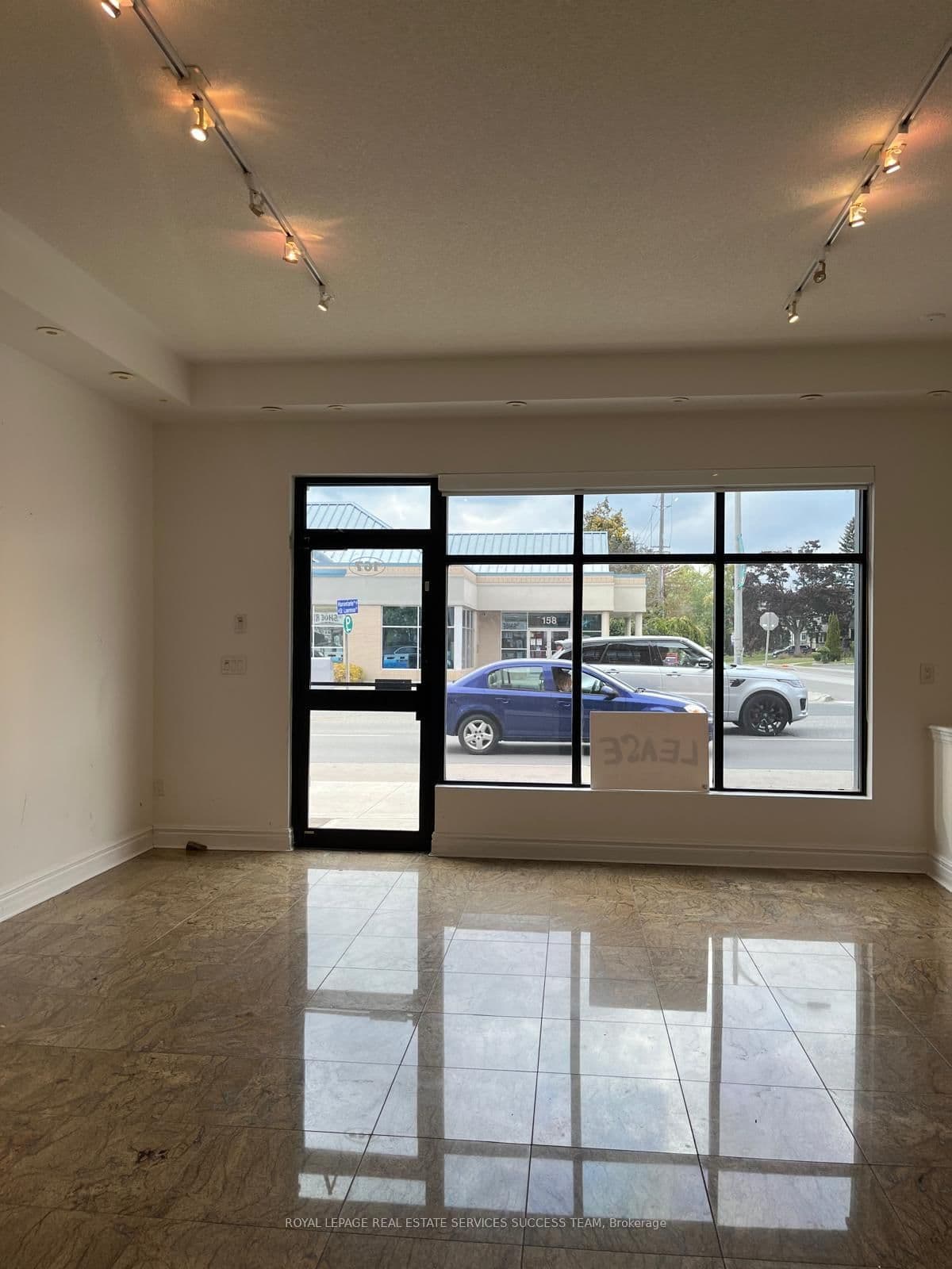 167 Lakeshore Road E, Unit 12 - Image 3