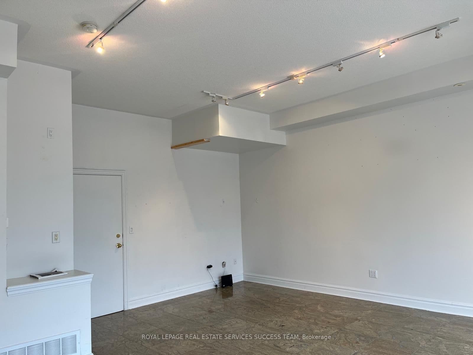167 Lakeshore Road E, Unit 12 - Image 4