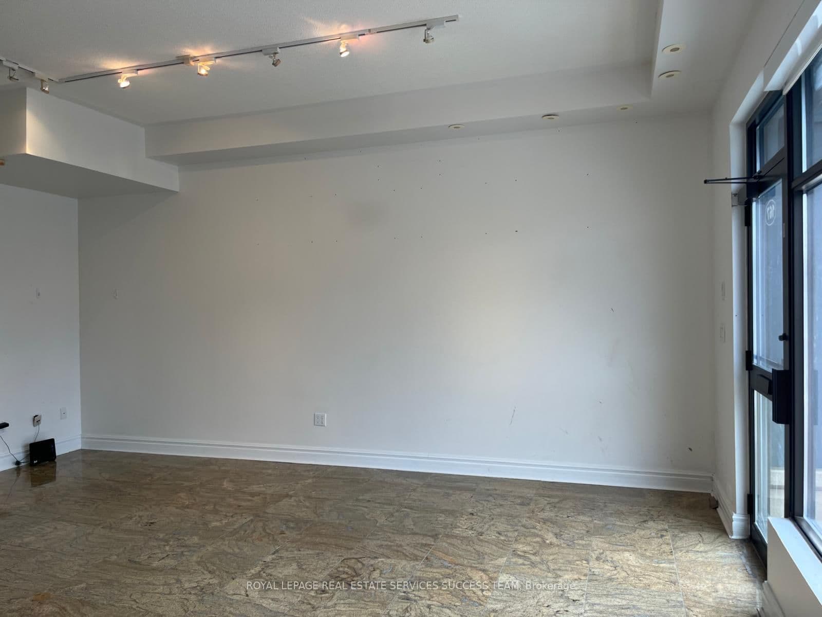 167 Lakeshore Road E, Unit 12 - Image 5