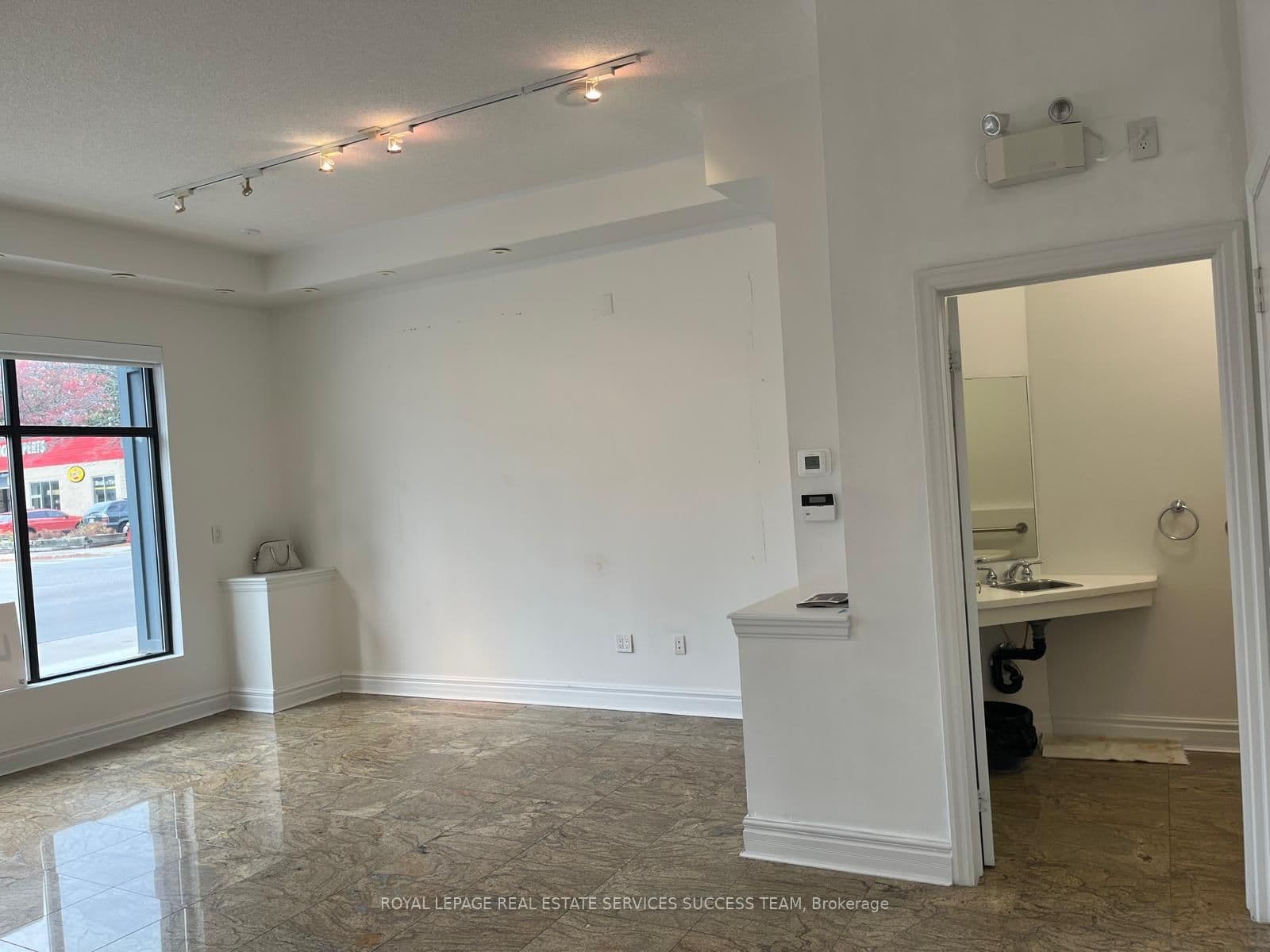 167 Lakeshore Road E, Unit 12 - Image 6