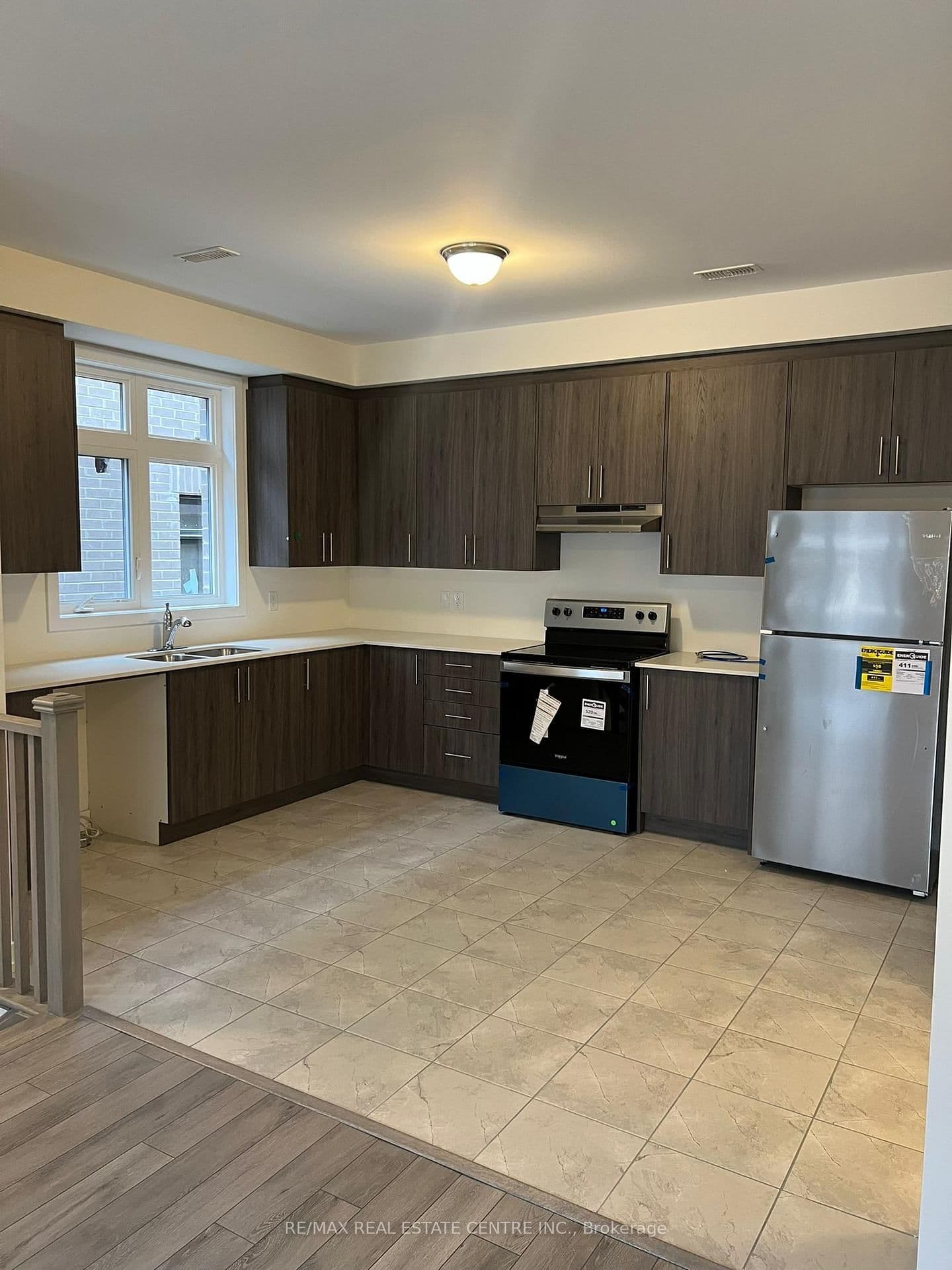 1551 Hilson Heights - Image 4
