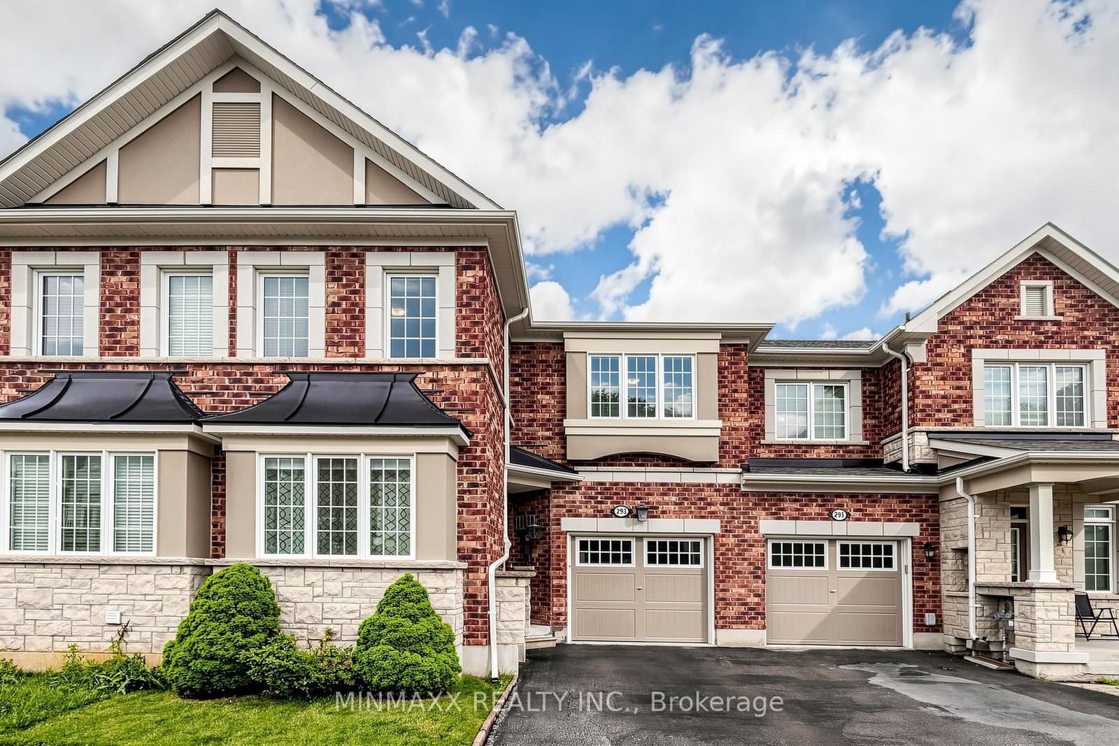 293 REIS Place