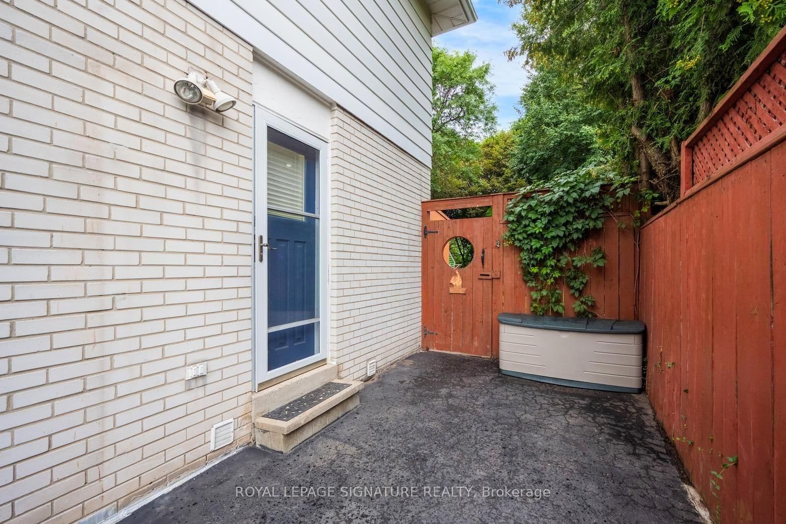 77 McCraney Street W - Image 4