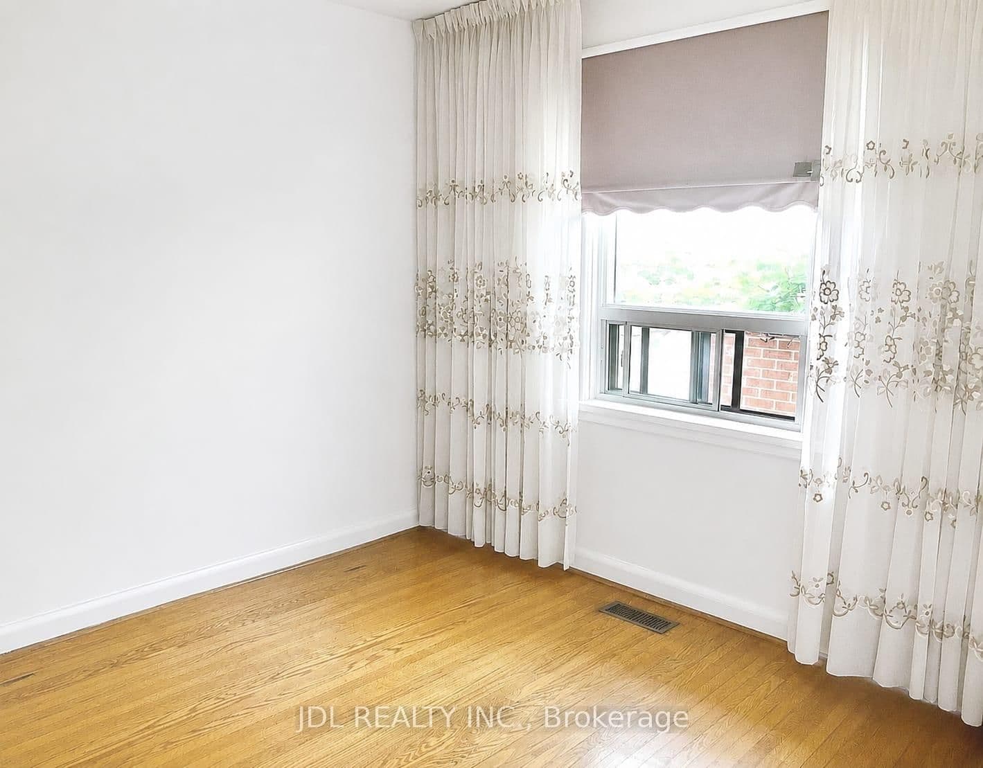 40 Montana Avenue - Image 4