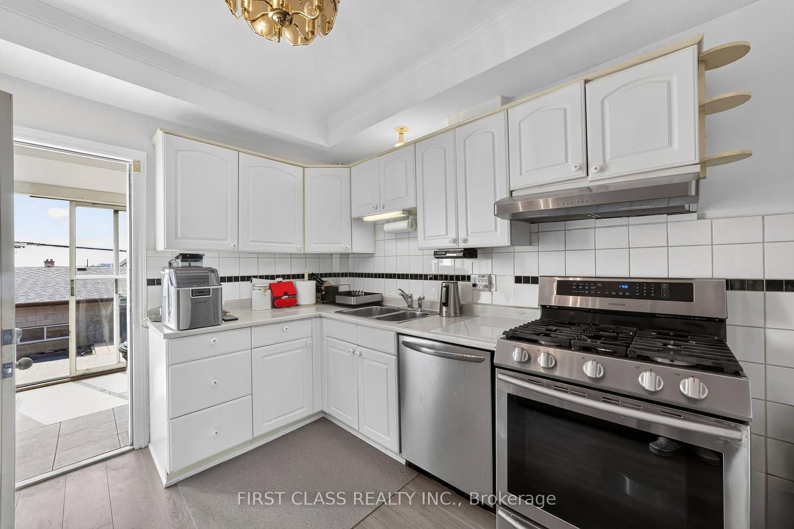 150 Caledonia Road - Image 4