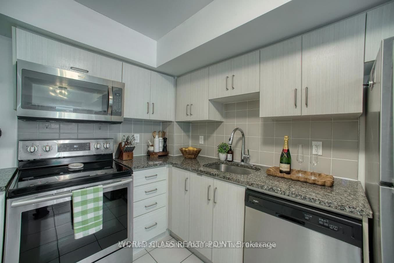 7 Applewood Lane E, Unit 221 - Image 5