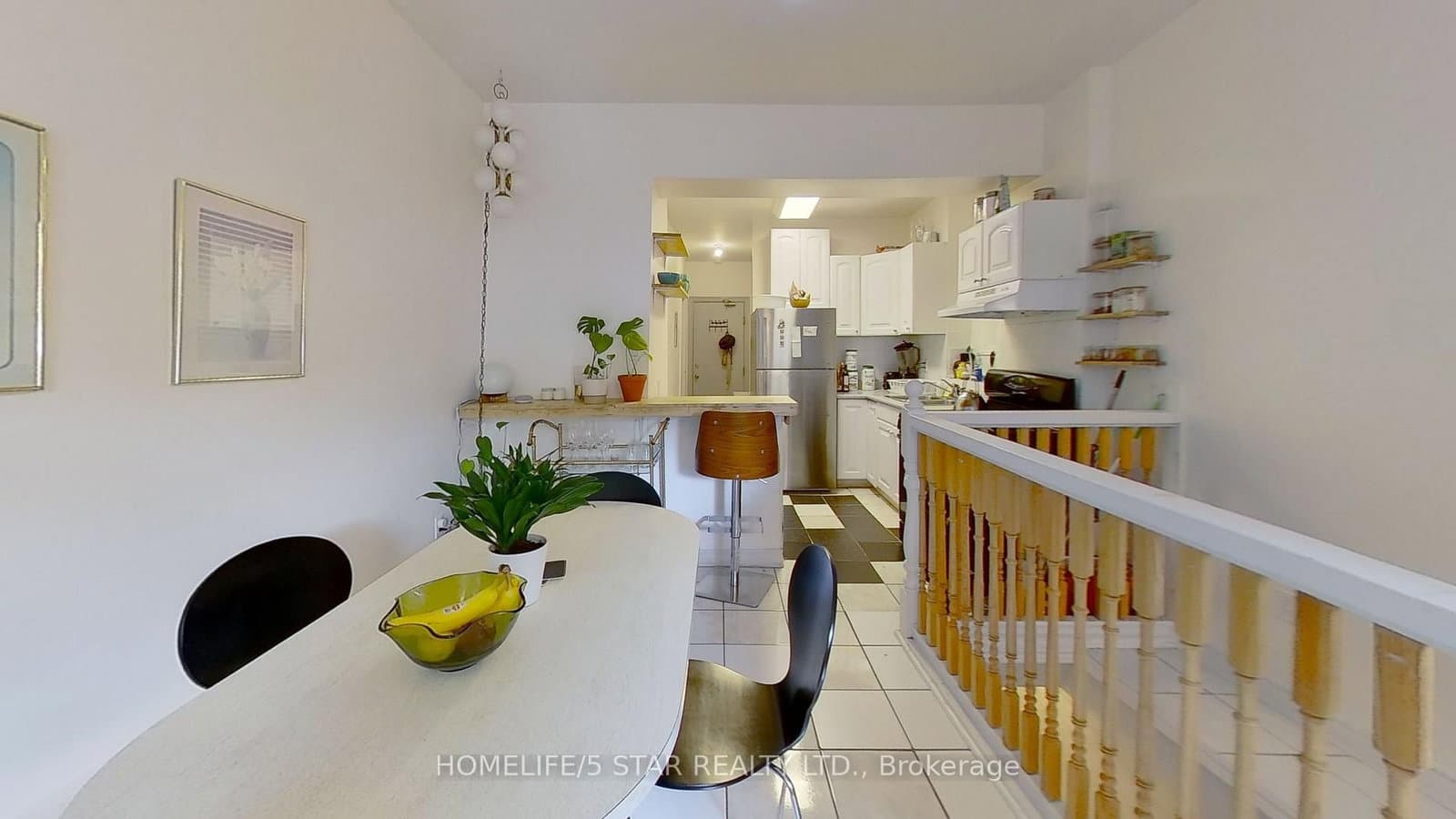 1054 Dovercourt Road, Unit Apt 1 - Image 2
