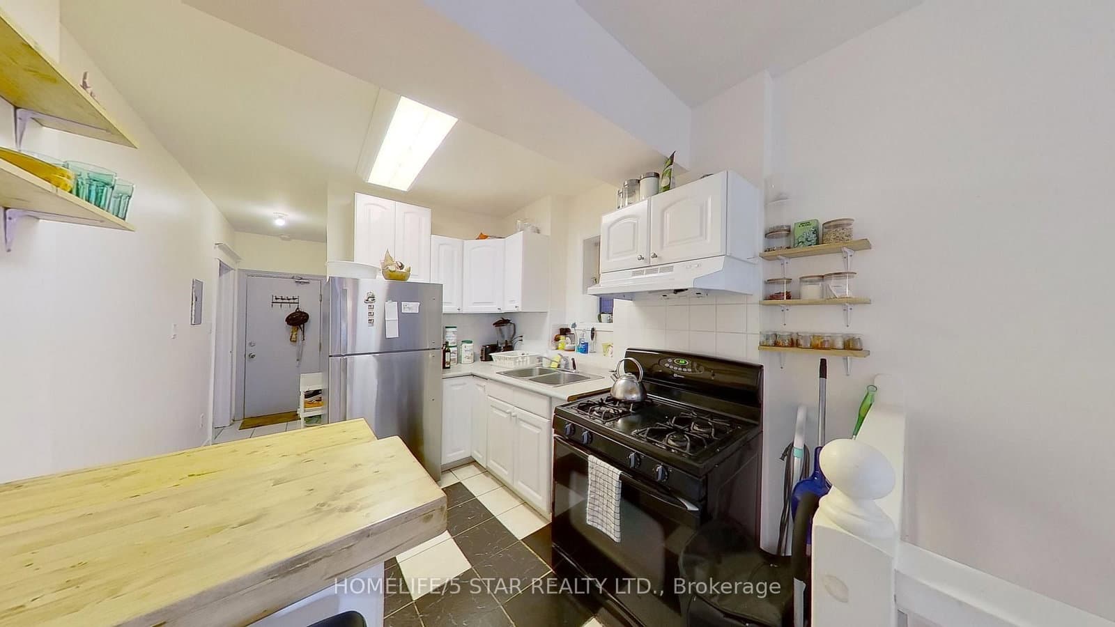 1054 Dovercourt Road, Unit Apt 1 - Image 3
