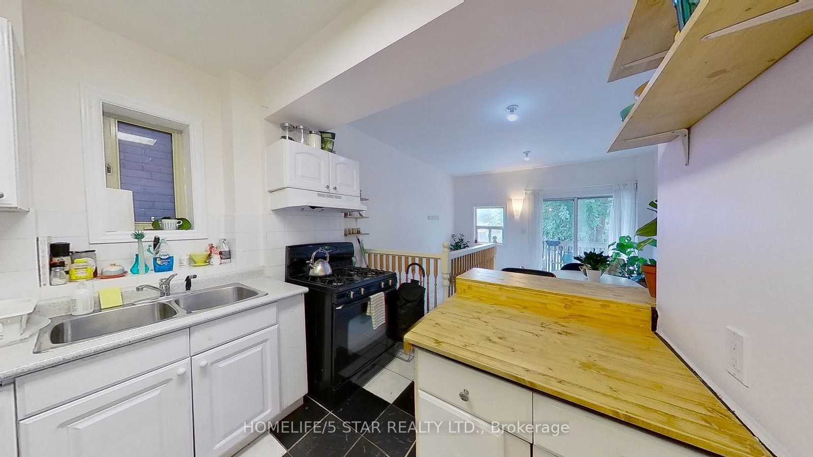 1054 Dovercourt Road, Unit Apt 1 - Image 4