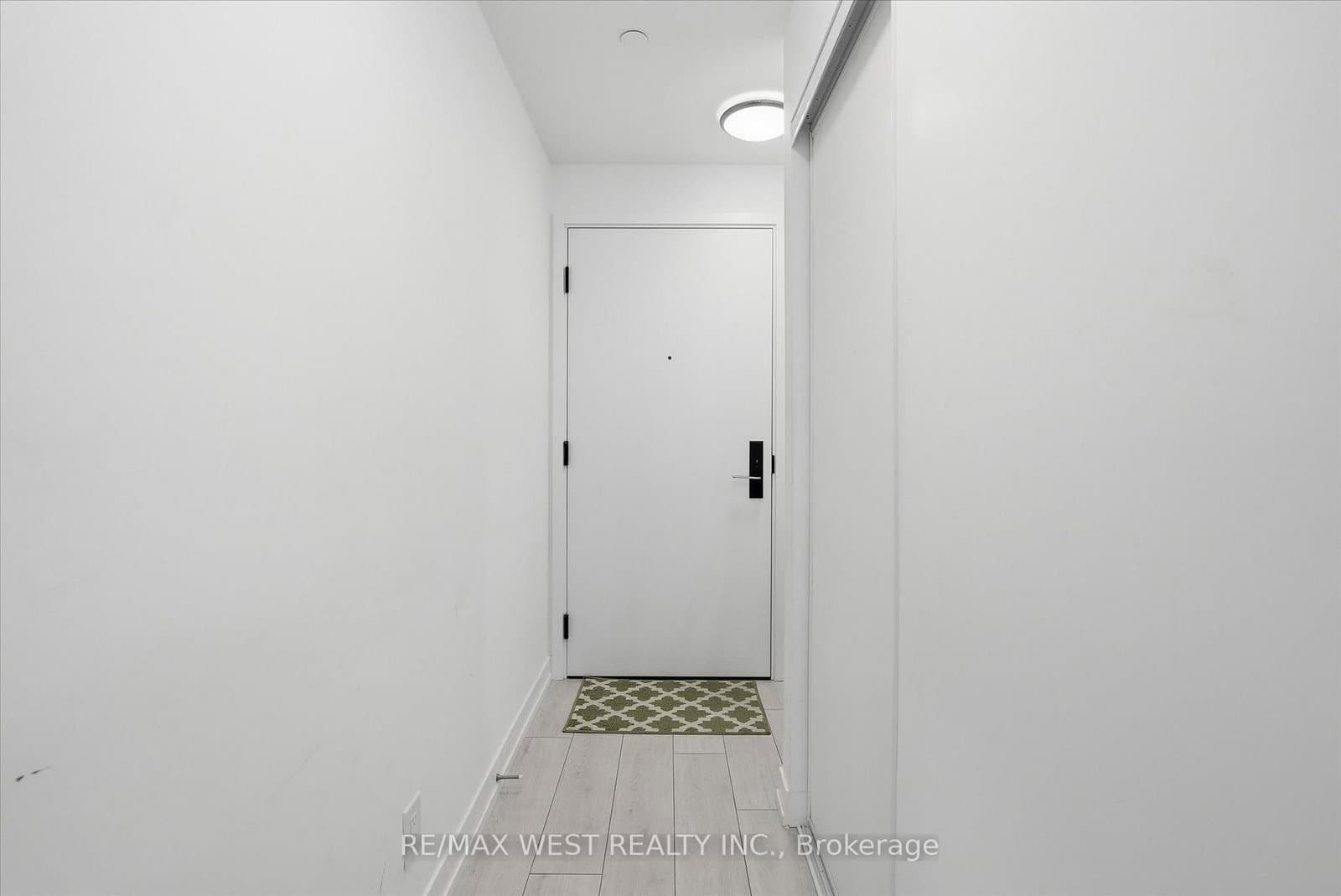 270 Dufferin Street, Unit 819 - Image 2