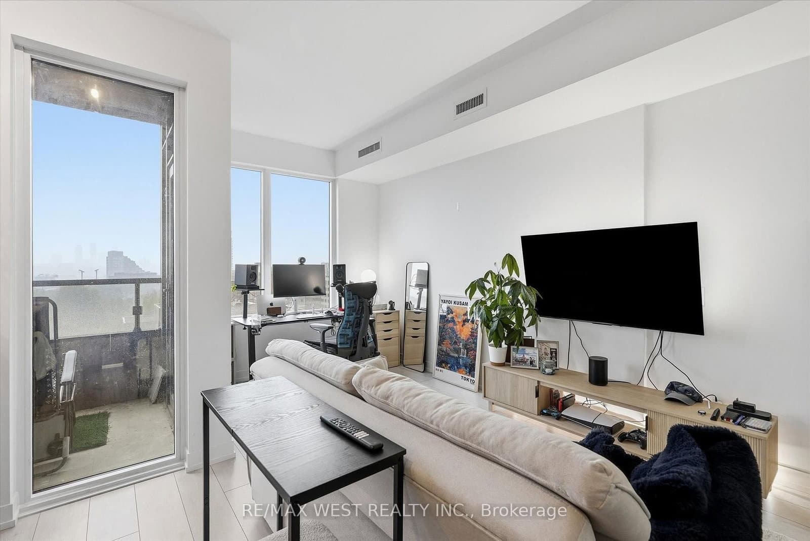 270 Dufferin Street, Unit 819 - Image 6