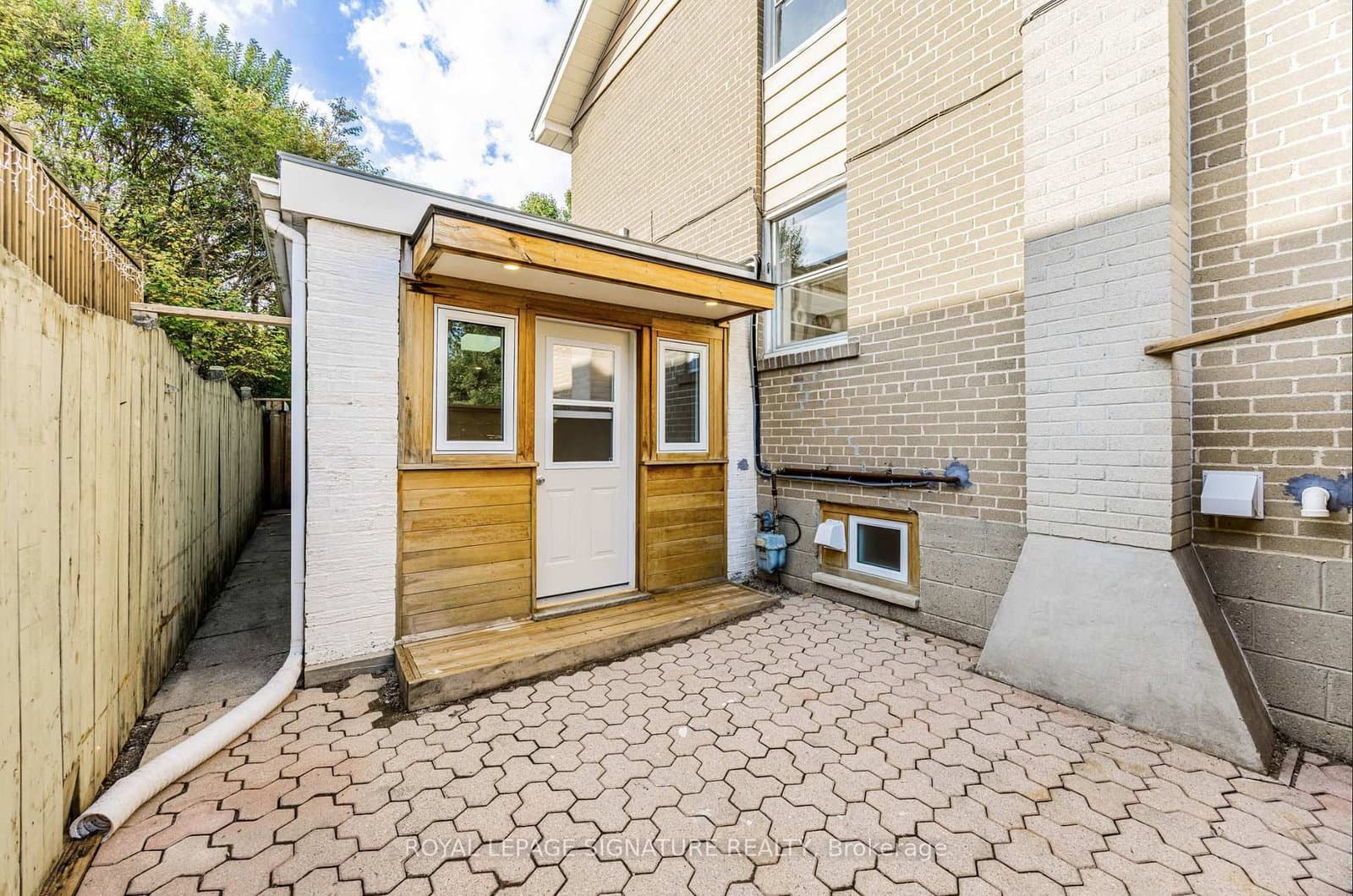 54 Pasadena Gardens, Unit B - Image 2